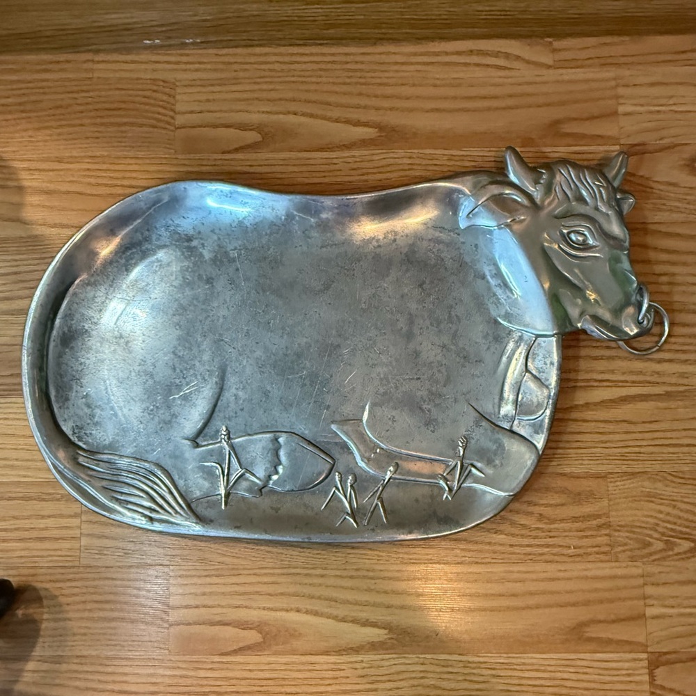 Collectible Aluminum Cow-Shaped Tray with Nose Ring Decorative Serving Platter